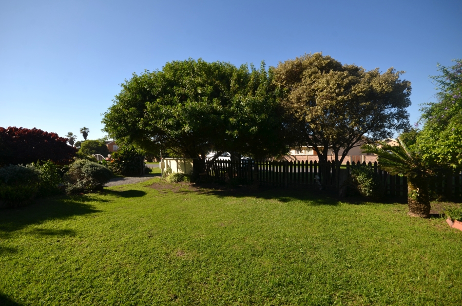 To Let 5 Bedroom Property for Rent in Kidds Beach Eastern Cape